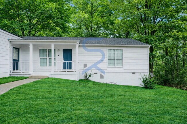 Foto del edificio - Move in before February 28th and choose your reward: a $250 Amazon Gift Card or a 55" Smart TV!