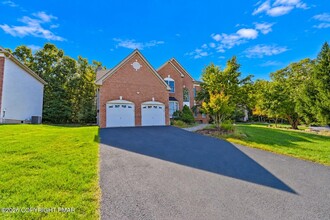 Building Photo - 3257 Doral Ct