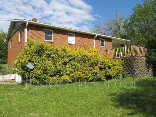 Foto del edificio - 392 Bee Tree Rd