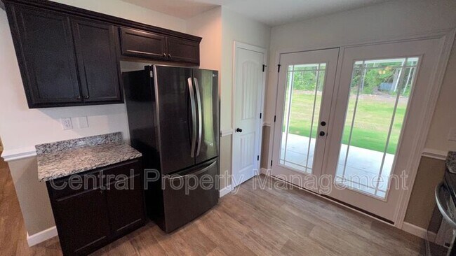 Building Photo - 377 Timberwood Dr