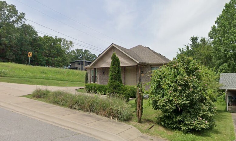 Foto del edificio - 1217 N Stephens Ave