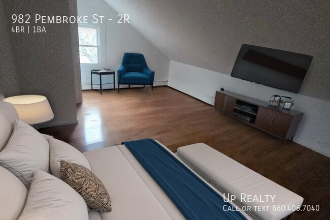 Foto del edificio - 982 Pembroke St