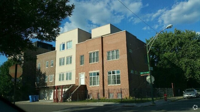 Building Photo - 825 S Campbell ave