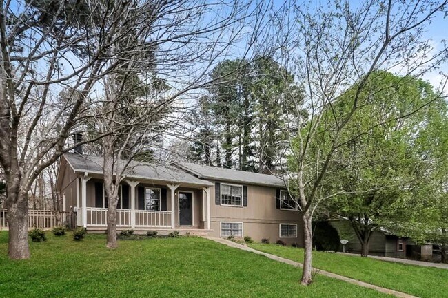 Building Photo - 3762 Cambridge Dr SW