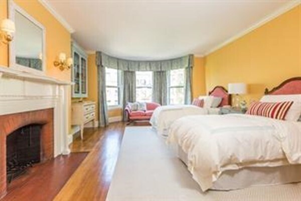Building Photo - 254 Marlborough St