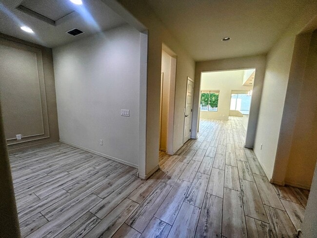 Foto del edificio - 8909 W Missouri Ave