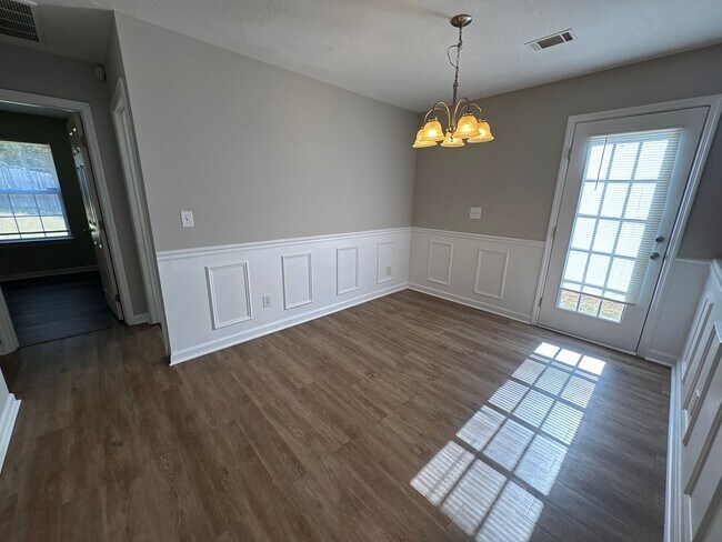 Foto del edificio - 3512 Tullocks Hill Dr