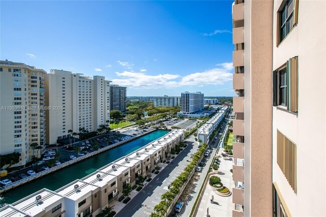 Foto del edificio - 1800 NE 114th St