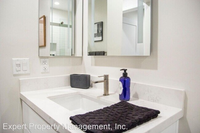 Foto del edificio - 2121 Newcastle Ave