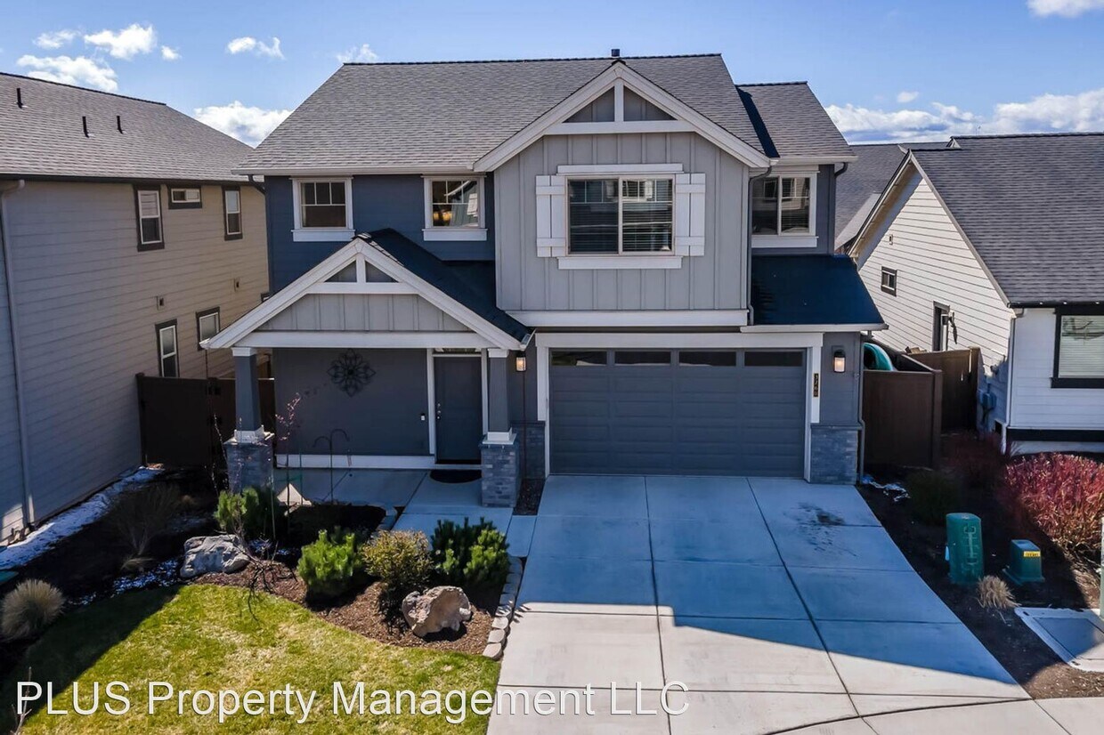 4 br, 2.5 bath House 3760 SW Badger Court House Rental in Redmond