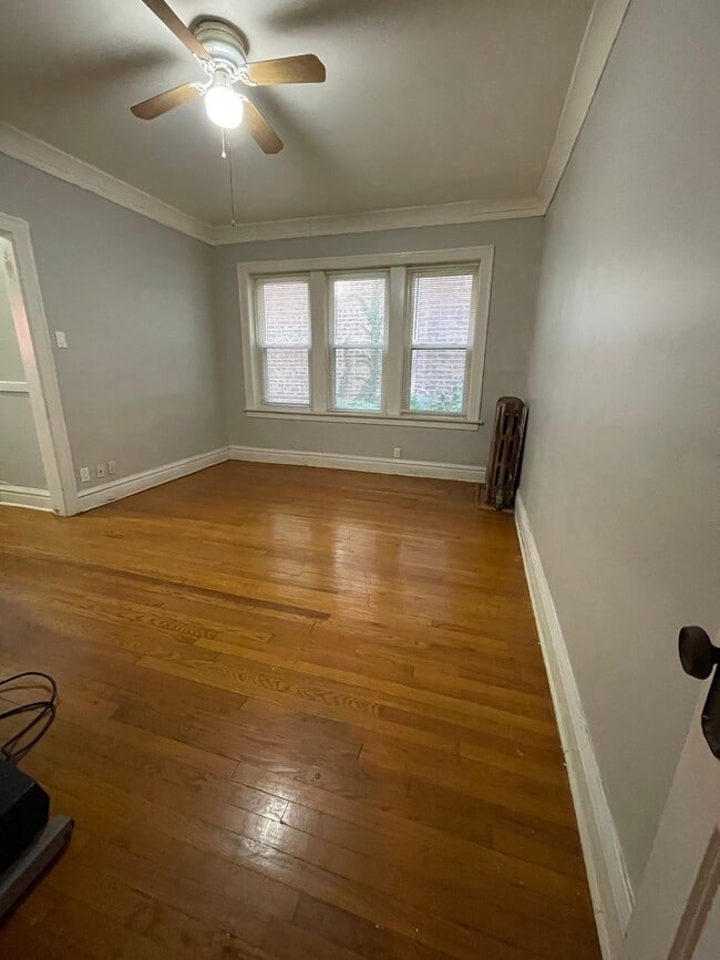 Photo - 6945 S Calumet Ave (Chicago, IL) Apartment