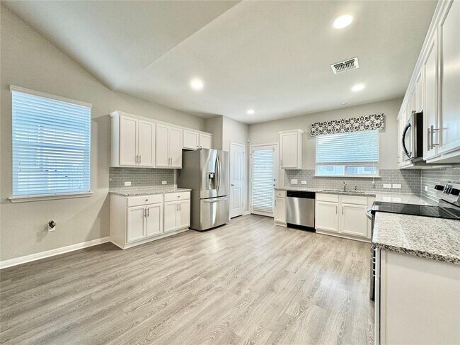 Foto del edificio - 1701 Logan Dr