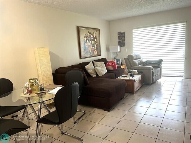 Building Photo - 21915 Lake Forest Cir