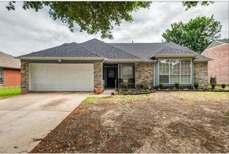 Building Photo - 8110 Regatta Dr