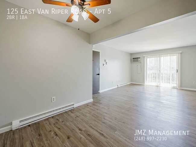 Building Photo - 125 E Van Riper Rd