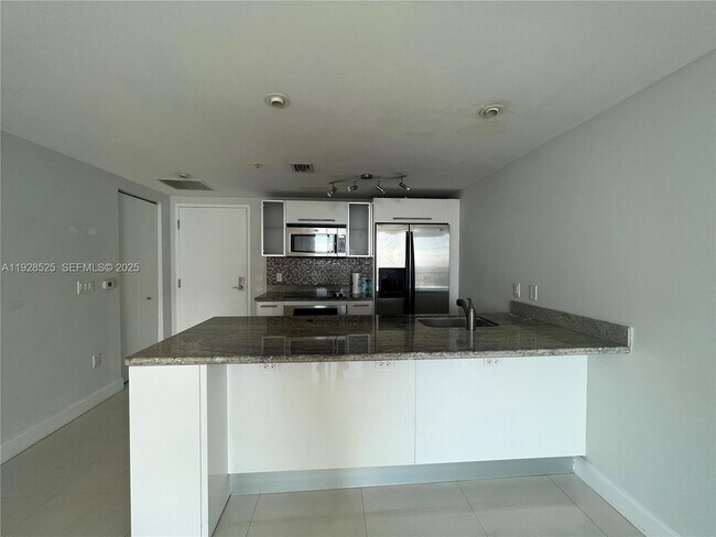 Foto del edificio - 185 SW 7th St