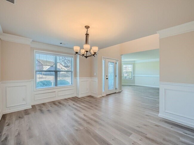 Building Photo - 4465 Orchard Lake Dr