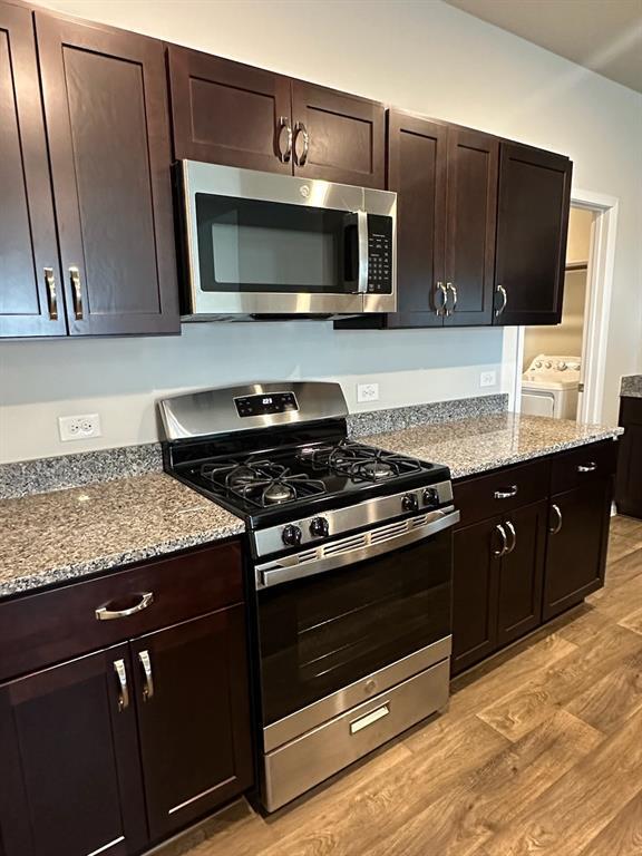Foto del edificio - 611 Running Creek Dr