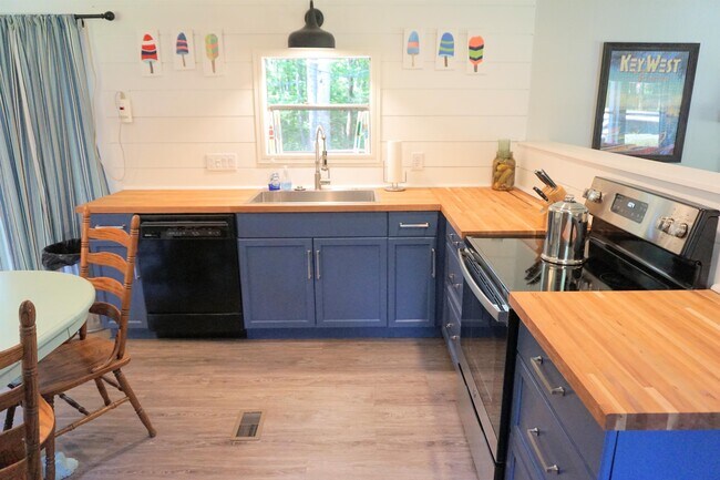 Foto del edificio - 1668 Littlefield Rd