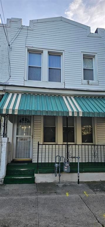 Foto del edificio - 1044 N Ohio Ave