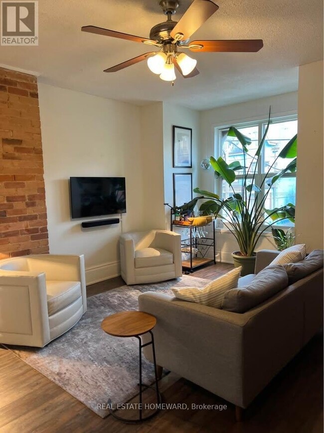 Building Photo - 244 Bathurst St