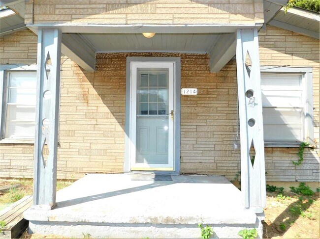 Building Photo - 1214 Bernard St