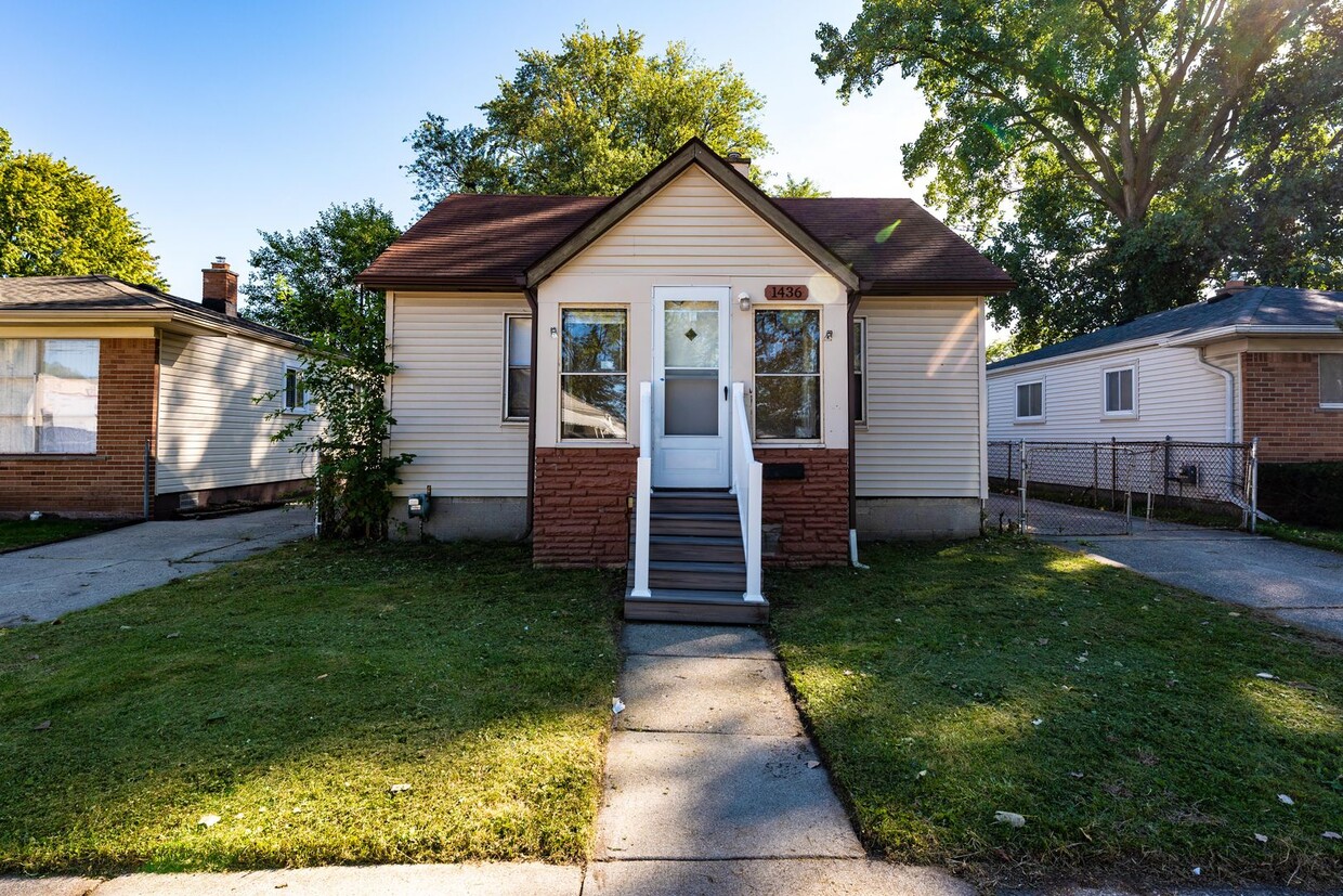 Primary Photo - 1436 E WOODRUFF, HAZEL PARK - AVAILABLE FO...