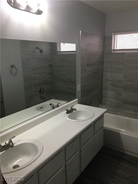 Foto del edificio - 6401 Fresh Meadows Ln