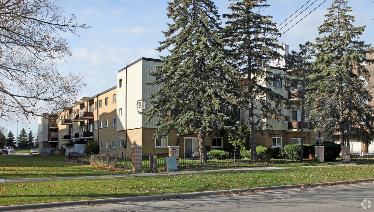 Regent Apartments Apartments 296 Grenfell St Oshawa, ON