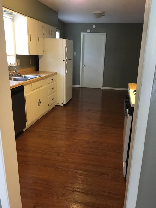 Building Photo - 1030 Broussard St