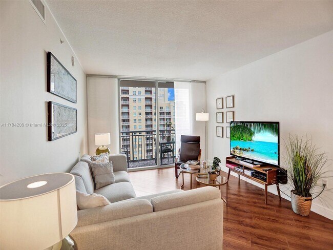 Foto del edificio - 9066 SW 73rd Ct