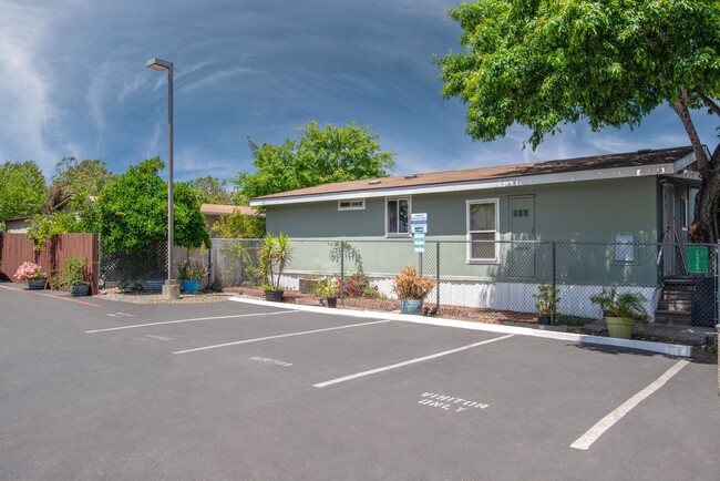 Foto del edificio - Lee's Mobile Home Park