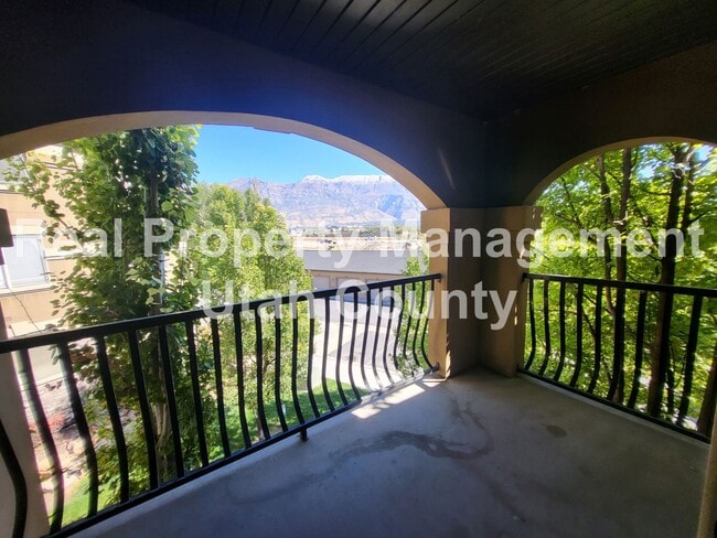 Building Photo - Beautiful Condo in Pleasant Grove