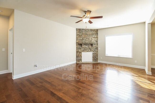 Building Photo - 4830 Stovall Dr