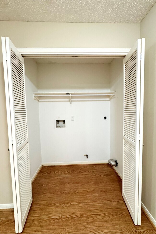 Foto del edificio - 3511 Palm Grove Dr