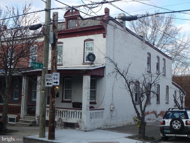 Building Photo - 129 Stroud St