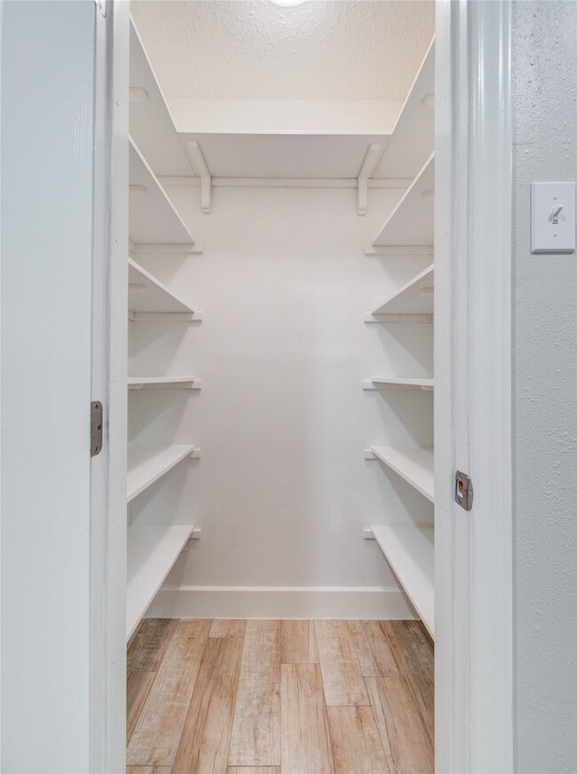 Building Photo - 6923 Kearney Dr