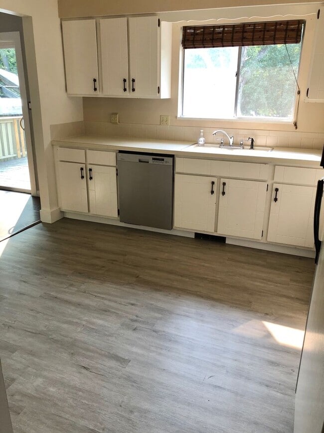 Building Photo - Spacious 4 Bed, 2 Bath House in West Fort ...