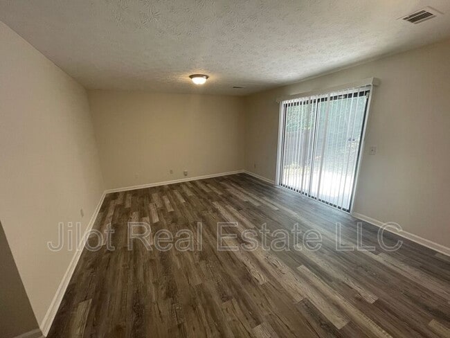 Building Photo - 5287 Ridge Forest Dr