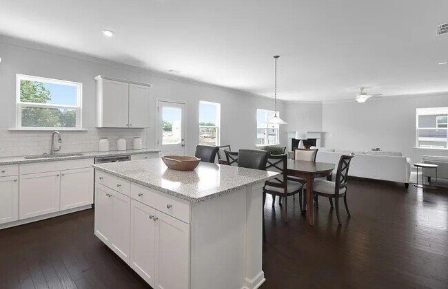 Foto del edificio - 6165 Bennett Pkwy
