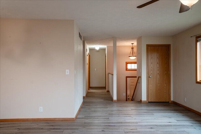 Foto del edificio - West Lincoln High Ridges/ Cushman Beauty