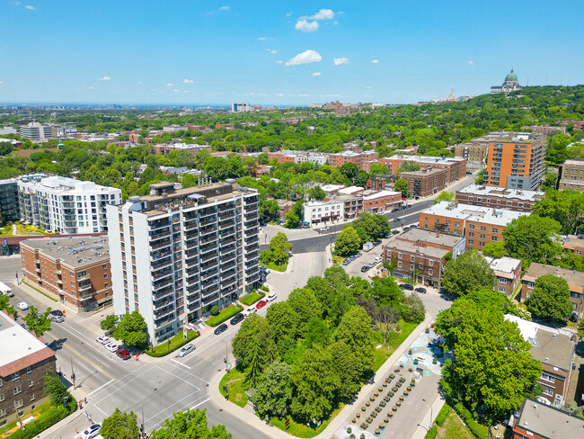 Building Photo - 5455 Rue de Terrebonne