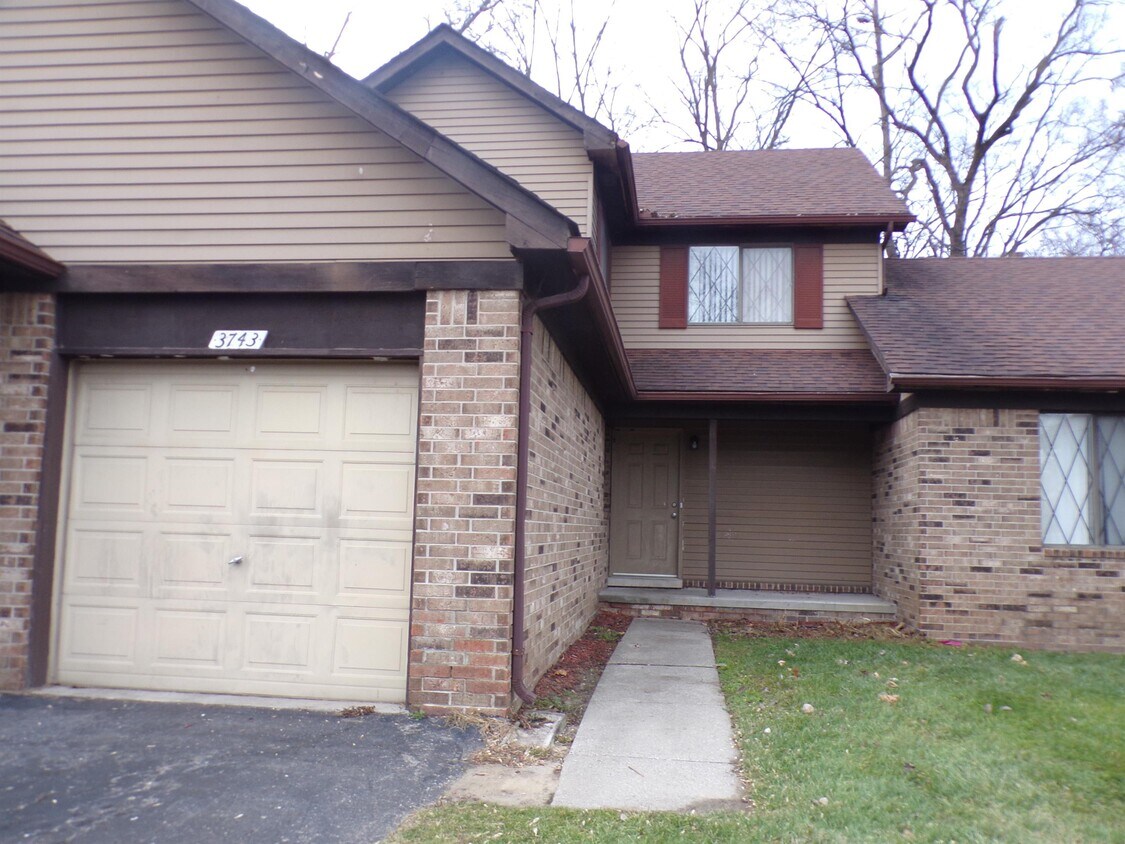 3743 Heritage Pkwy, Dearborn, MI 48124 Townhome Rentals in Dearborn
