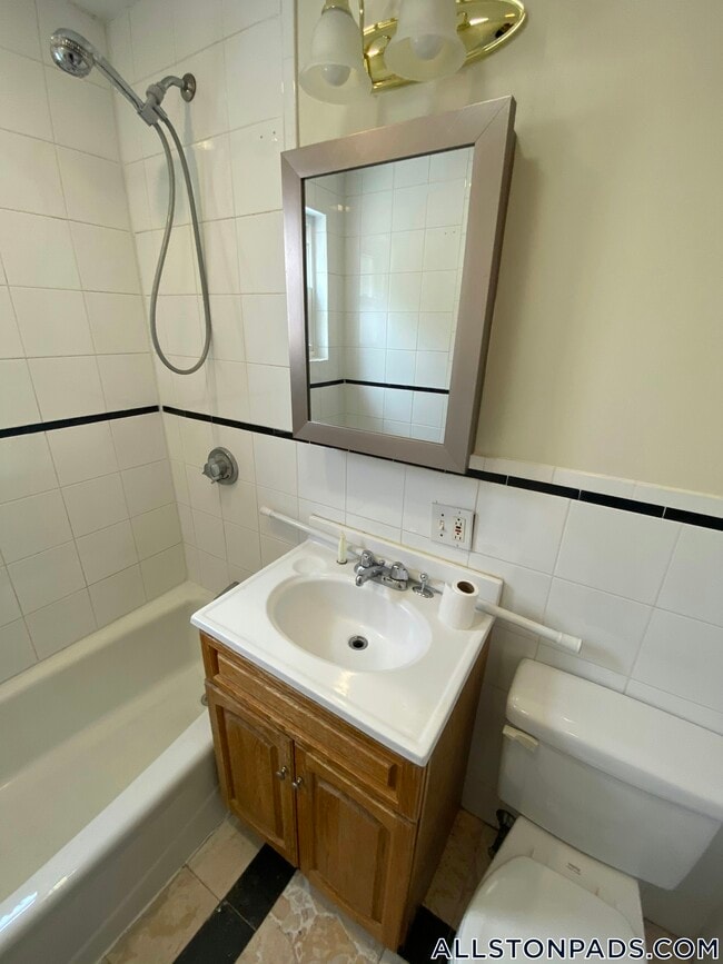 Building Photo - 25 Everett St