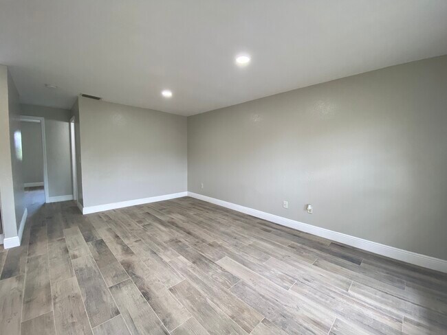 Foto del edificio - 2210 Marilyn Ln