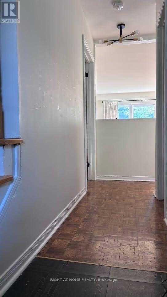 Building Photo - 584 Forestwood Crescent