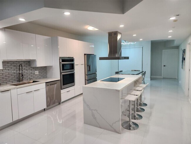 Building Photo - 10730 NW 66th St