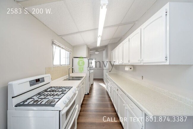 Foto del edificio - 2583 S 200 W