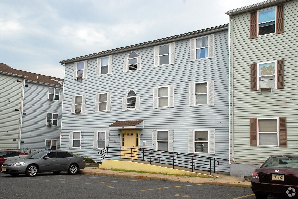 Foto del edificio - Littleton Avenue Community Village