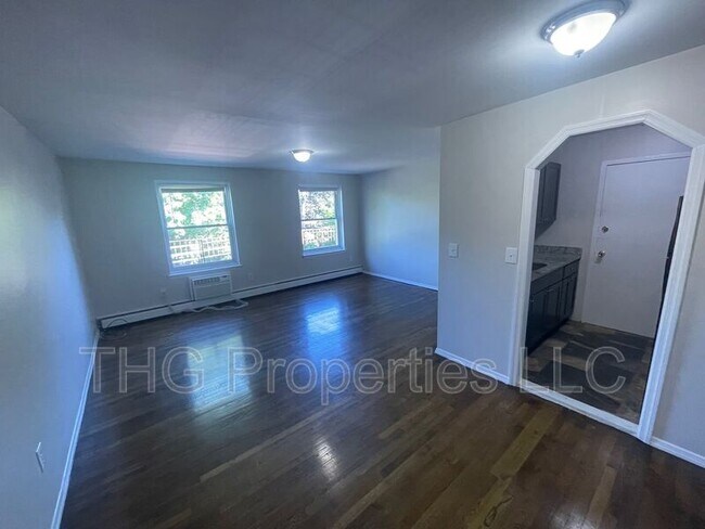 Foto del edificio - 610 E Front St